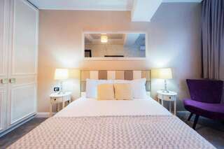 Отель Brater Luxury Бухарест Стандартный номер с кроватью размера "queen-size"-1